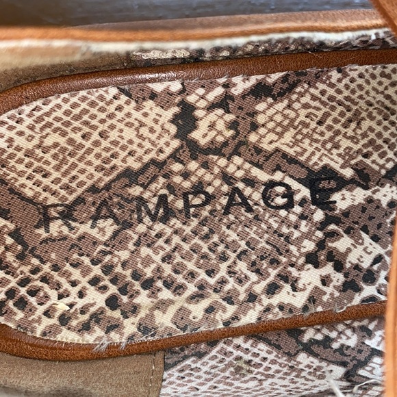 Rampage Wedges with Straps - Picture 6 of 11